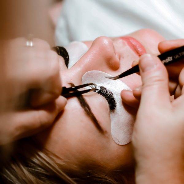 person holding black and silver scissors